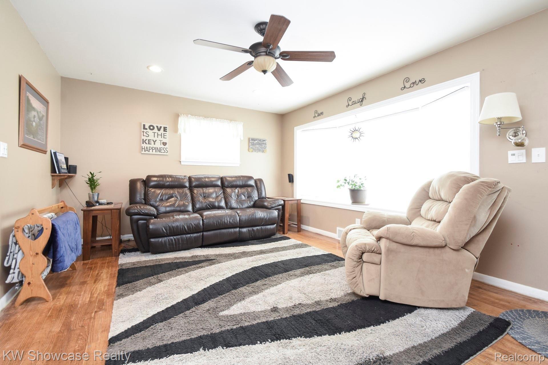 519 Byron Road Howell, MI 48843 - Photo 8 of 38 003-photo-living-room-8047786.jpg