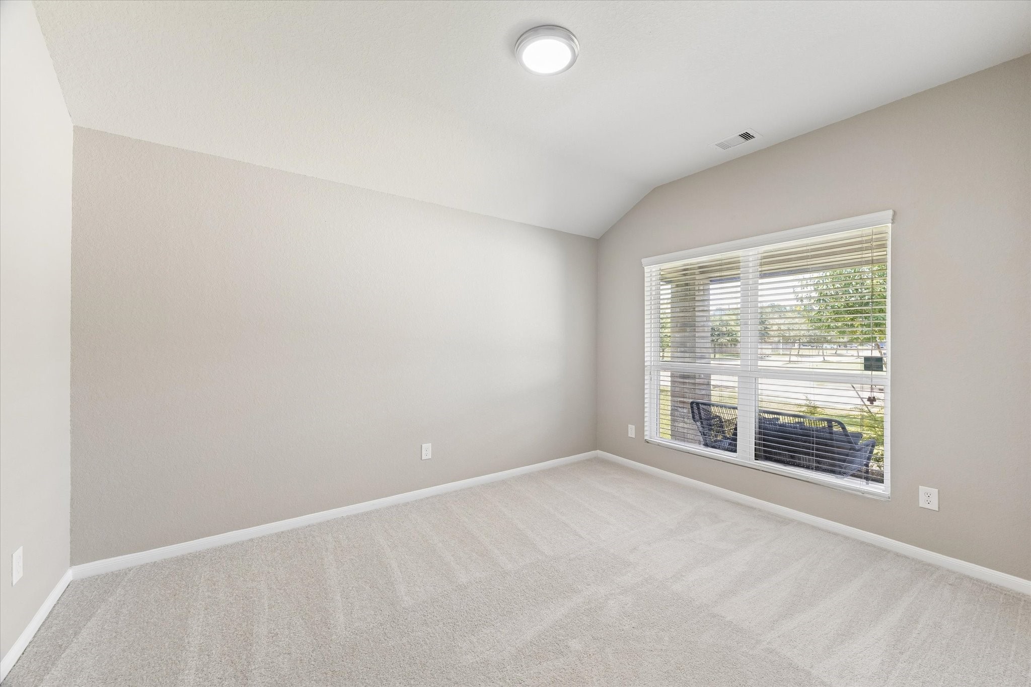 9966 Chimney Swift Lane Conroe, TX 77385 - Photo 3 of 20 Gallery Image 3