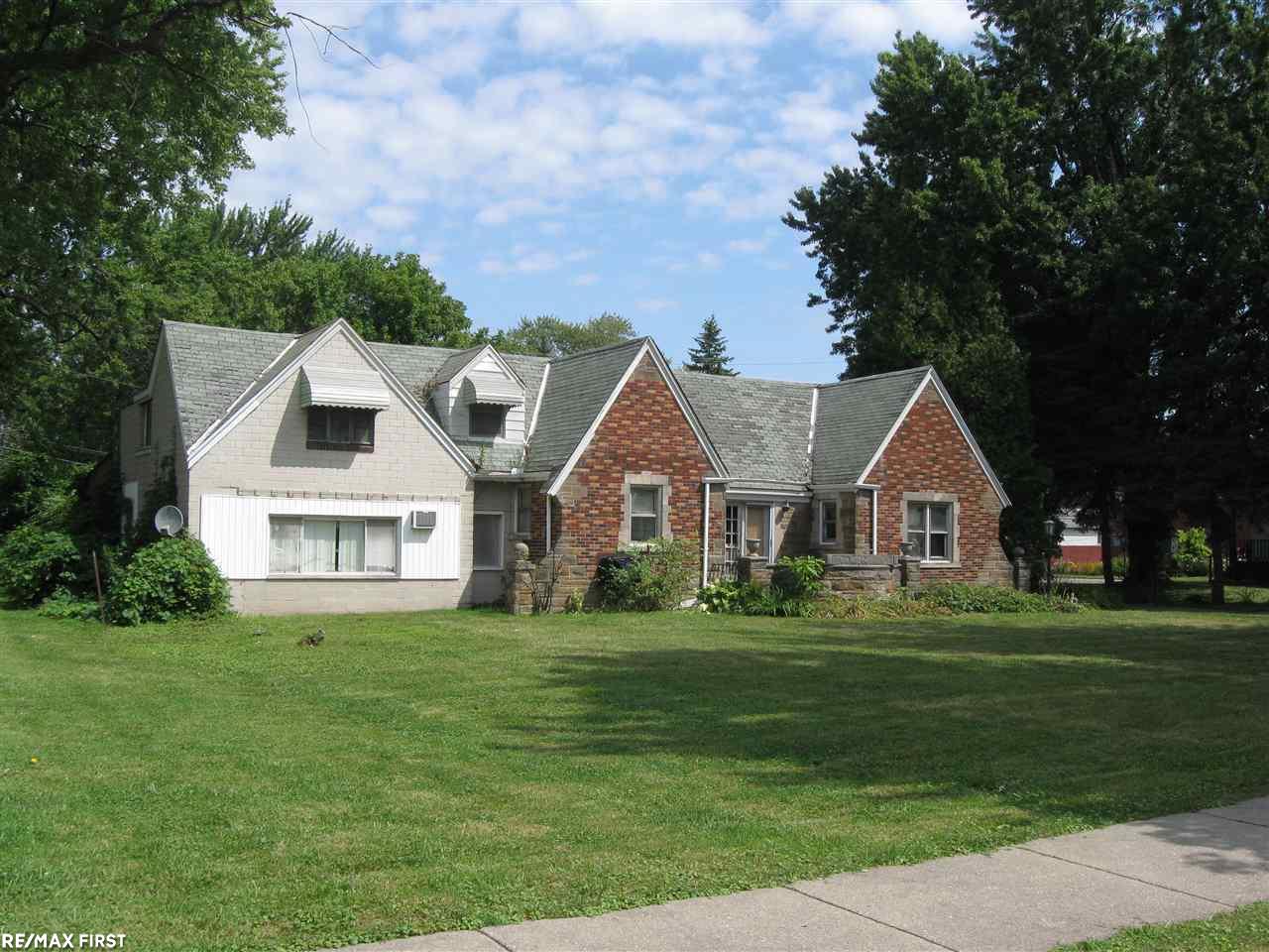 18881 Common Road Roseville, MI 48066 - Photo 1 of 24 31391679.JPG