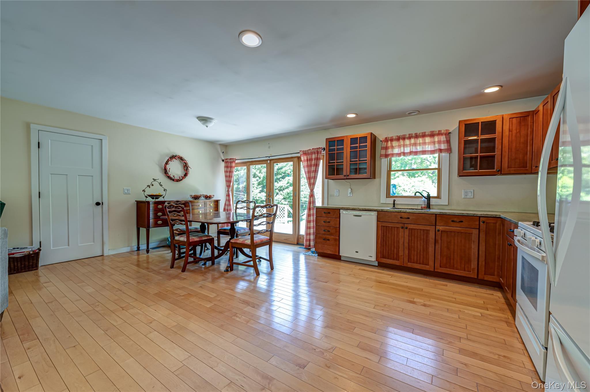 37 Crescent Bow Ridge, NY 11961 - Photo 7 of 17