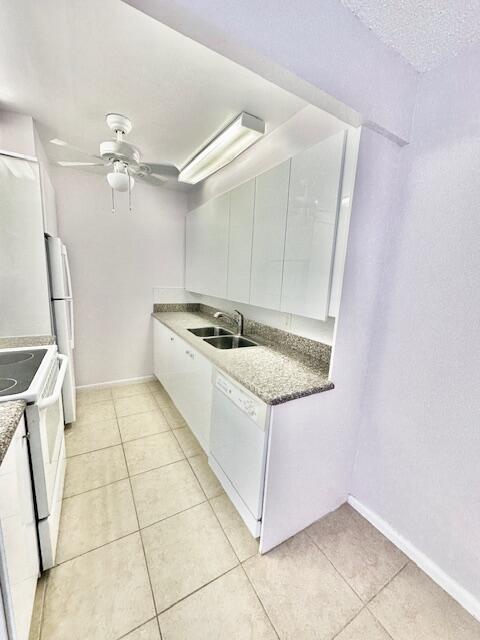 2044 Exeter C Boca Raton, FL 33434 - Photo 3 of 19 Kitchen