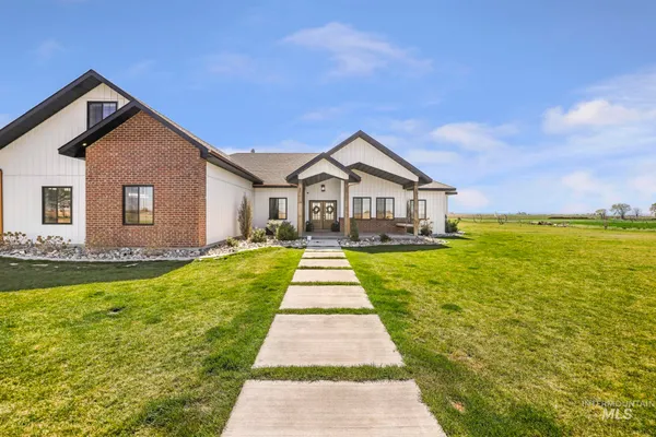 $999,900 | 2233 East 3100th Street South, Wendell, ID 83355