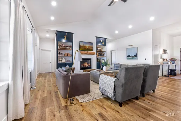 $999,900 | 2233 East 3100th Street South, Wendell, ID 83355