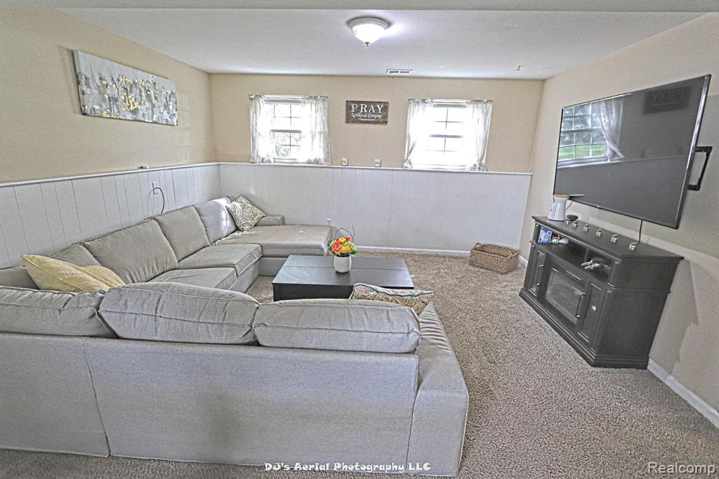 9223 Sheldon Road Plymouth, MI 48170 - Photo 6 of 46