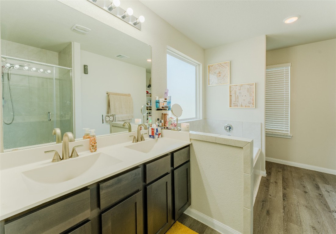 2835 Autumn Mist Lane Conroe, TX 77304 - Photo 17 of 33 Primary Bathroom