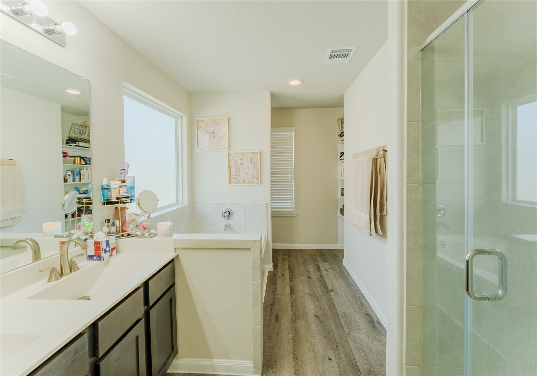 2835 Autumn Mist Lane Conroe, TX 77304 - Photo 18 of 33 Master Bathroom