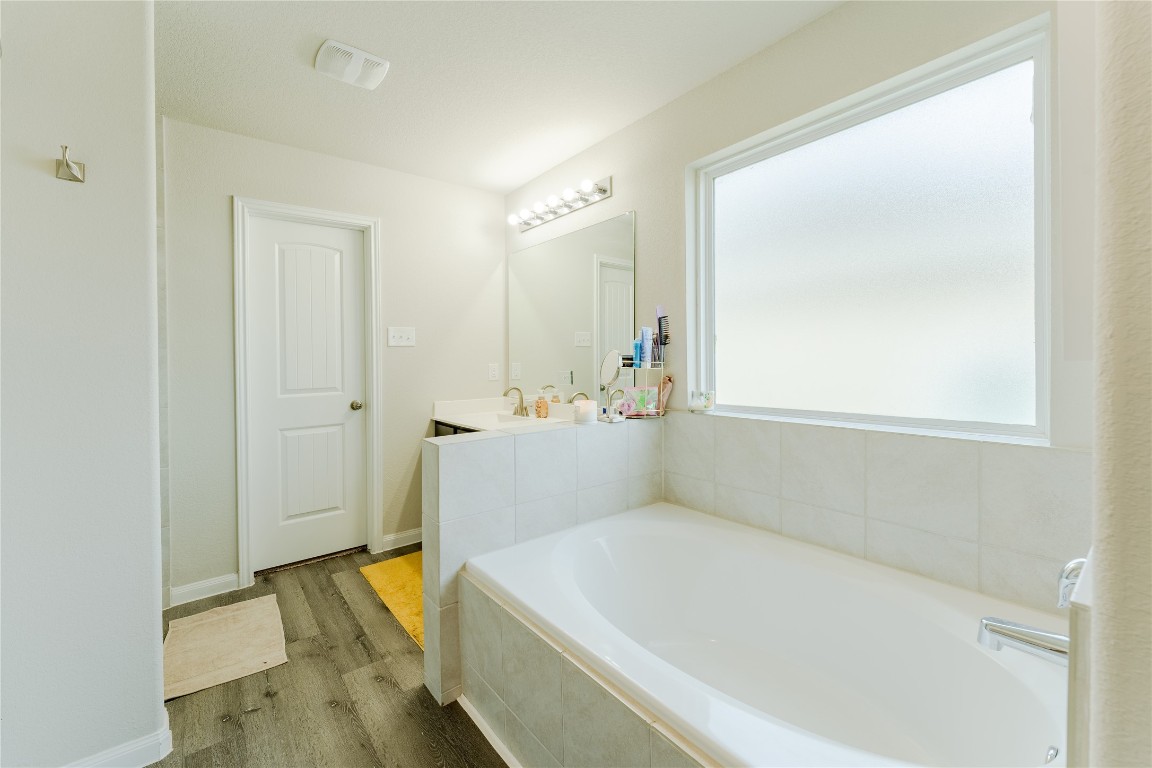 2835 Autumn Mist Lane Conroe, TX 77304 - Photo 19 of 33 Master Bathroom