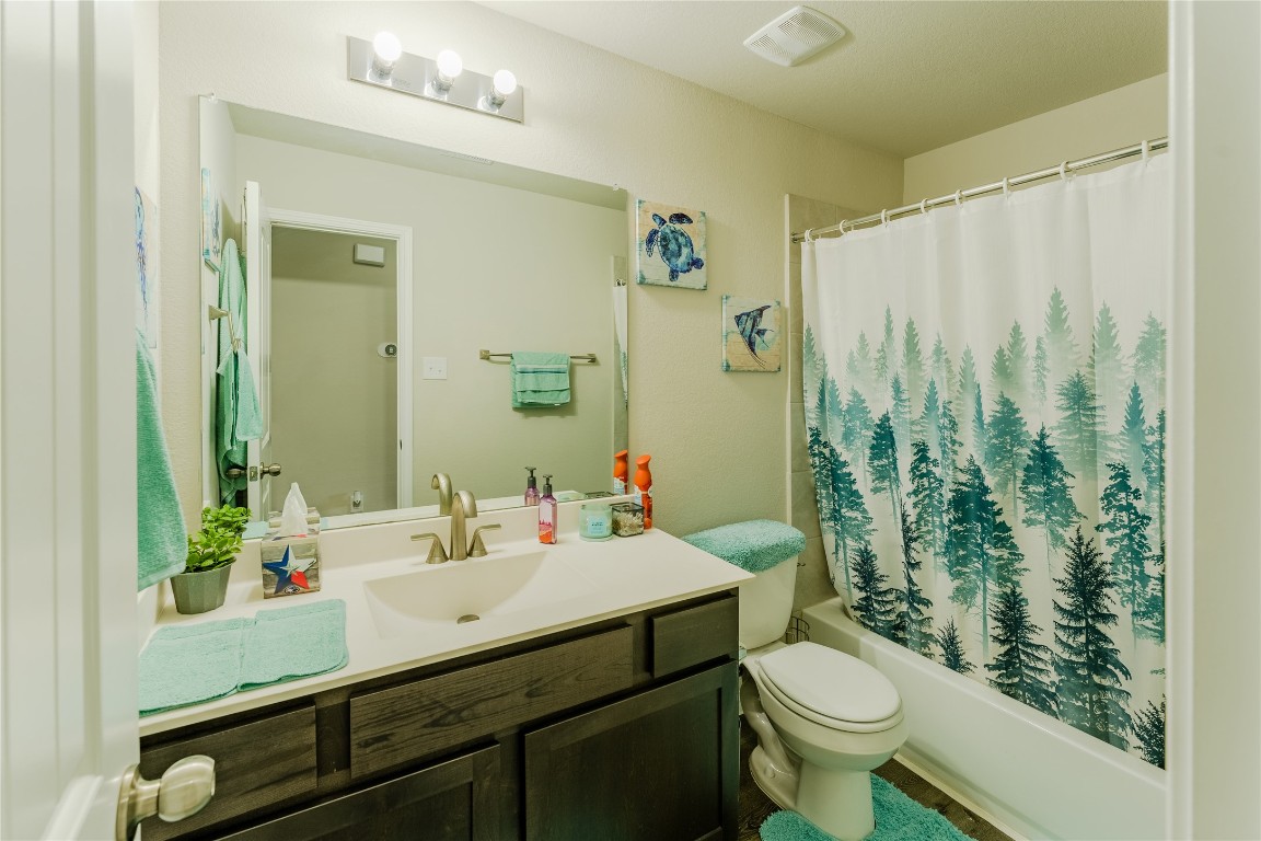 2835 Autumn Mist Lane Conroe, TX 77304 - Photo 21 of 33 Bathroom #2