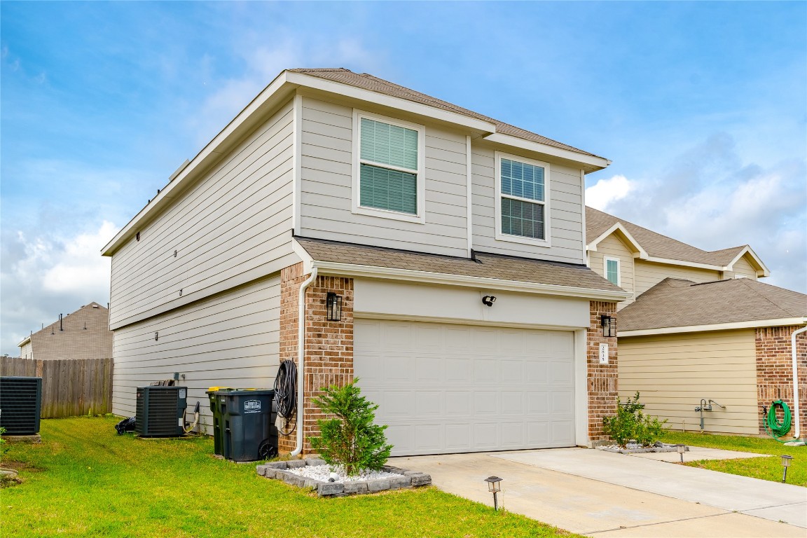 2835 Autumn Mist Lane Conroe, TX 77304 - Photo 3 of 33 Front