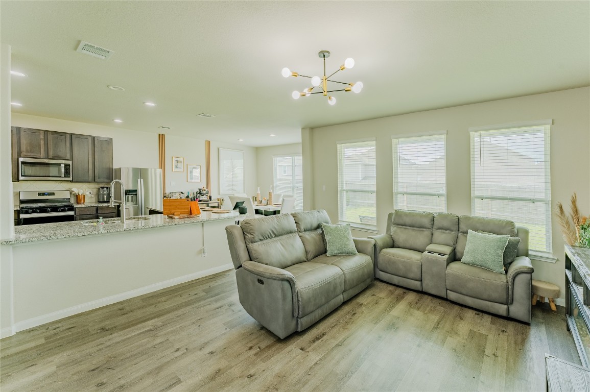 2835 Autumn Mist Lane Conroe, TX 77304 - Photo 6 of 33 Living Room