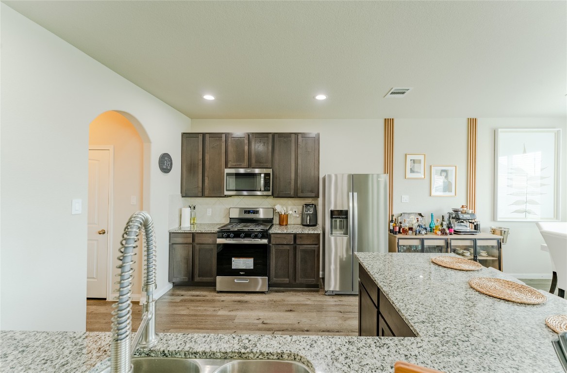 2835 Autumn Mist Lane Conroe, TX 77304 - Photo 9 of 33 Kitchen