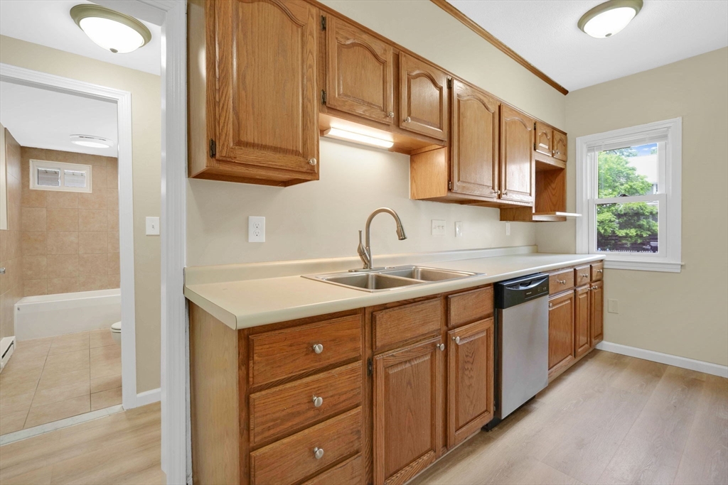 120-122 Larkspur Street Springfield, MA 01108 - Photo 5 of 31