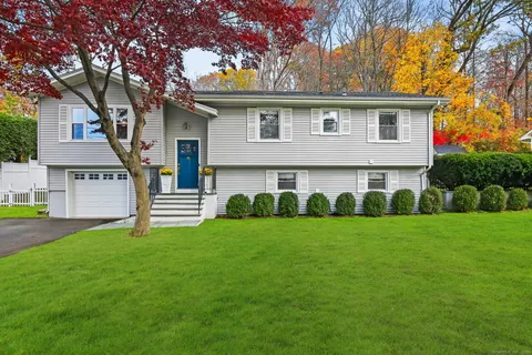 $925,000 | 83 Woodridge Drive South, Stamford, CT 06902