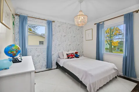 $925,000 | 83 Woodridge Drive South, Stamford, CT 06902