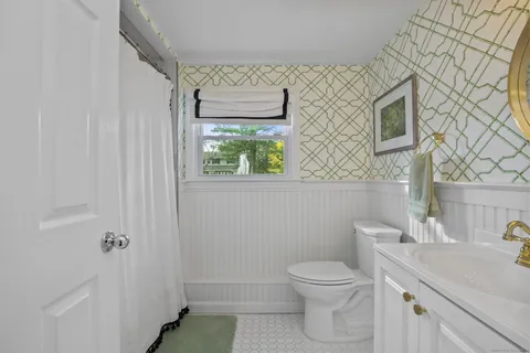 $925,000 | 83 Woodridge Drive South, Stamford, CT 06902