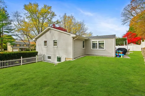 $925,000 | 83 Woodridge Drive South, Stamford, CT 06902