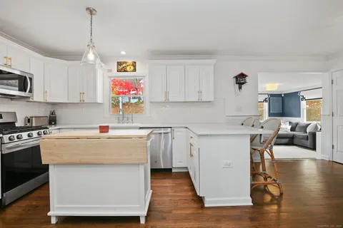 $925,000 | 83 Woodridge Drive South, Stamford, CT 06902