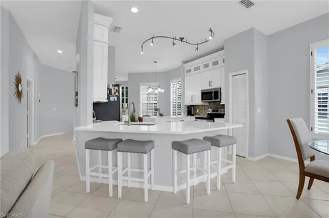 $785,000 | 916 Egrets Run, Unit 201, Naples, FL 34108
