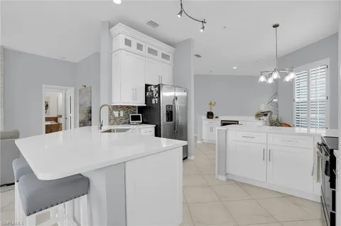 $785,000 | 916 Egrets Run, Unit 201, Naples, FL 34108