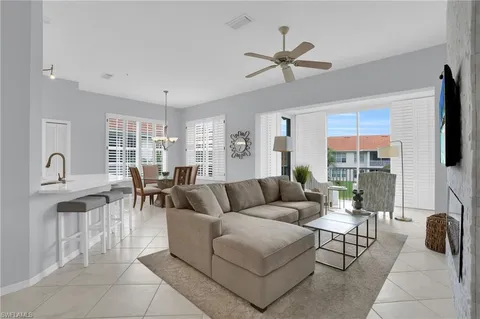 $785,000 | 916 Egrets Run, Unit 201, Naples, FL 34108