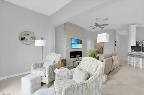 $785,000 | 916 Egrets Run, Unit 201, Naples, FL 34108
