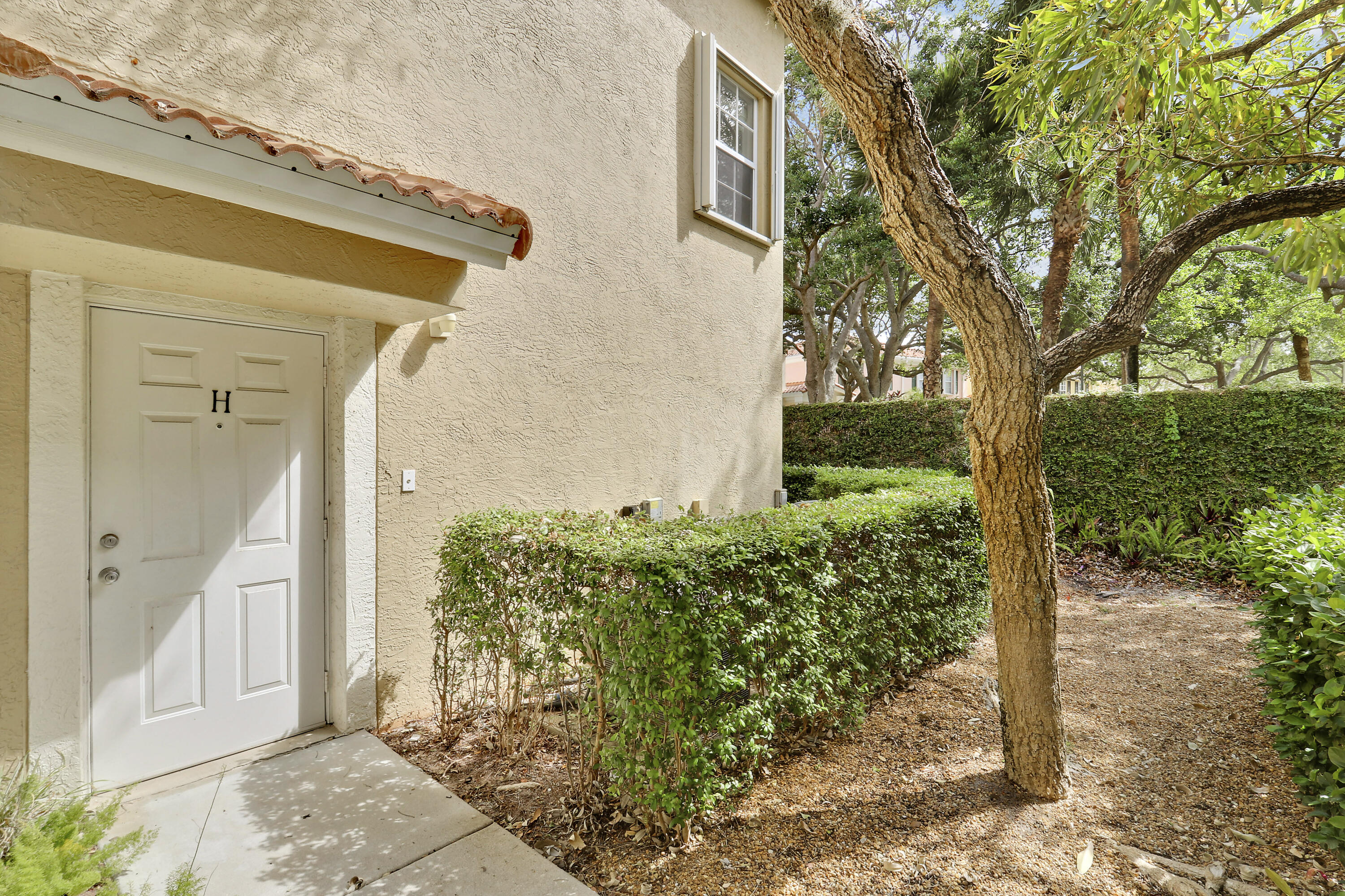 104 Lighthouse Circle, Unit H2 Tequesta, FL 33469 - Photo 2 of 45 a view of a back yard of the house