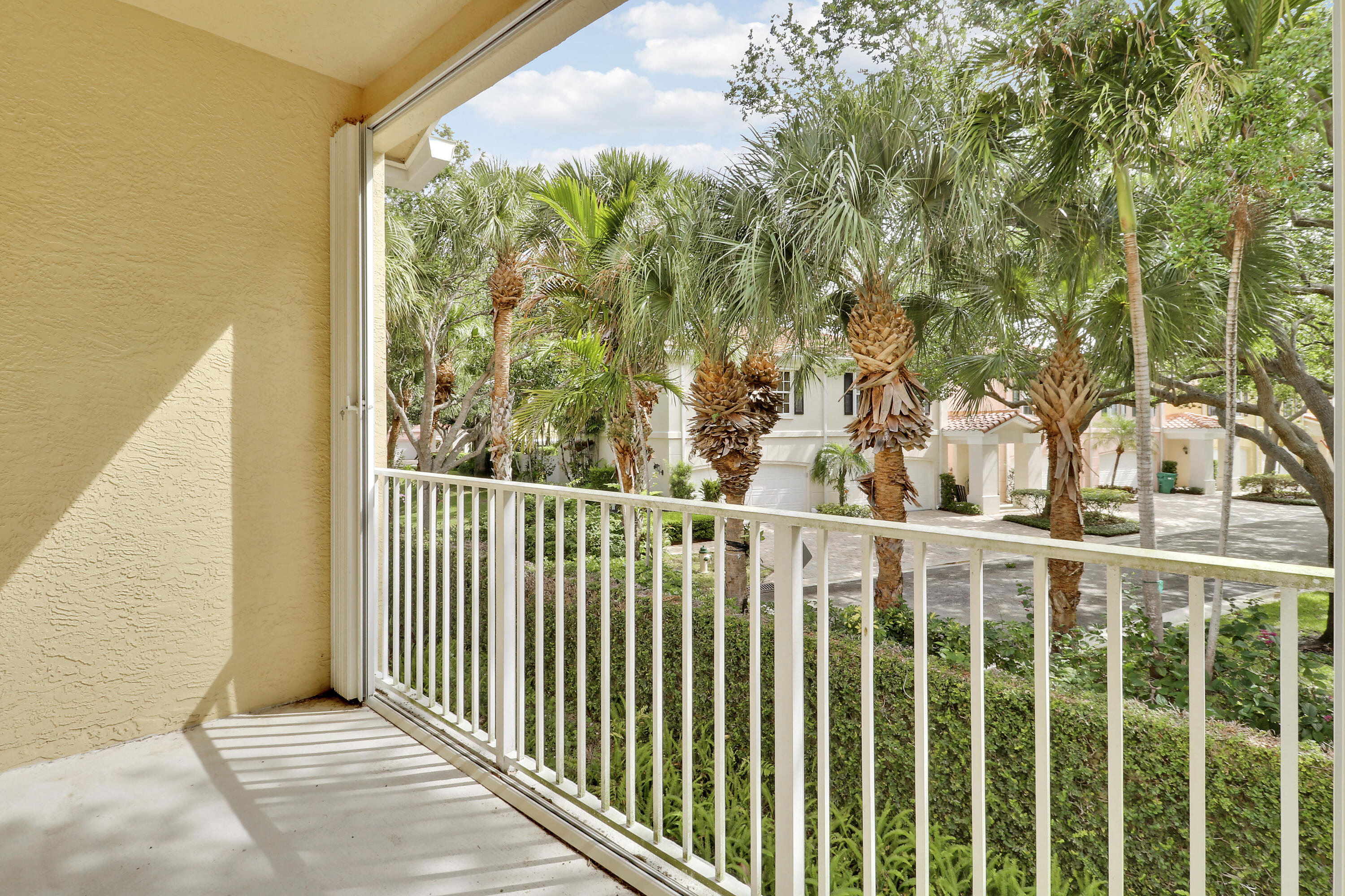 104 Lighthouse Circle, Unit H2 Tequesta, FL 33469 - Photo 29 of 45 a view of a balcony