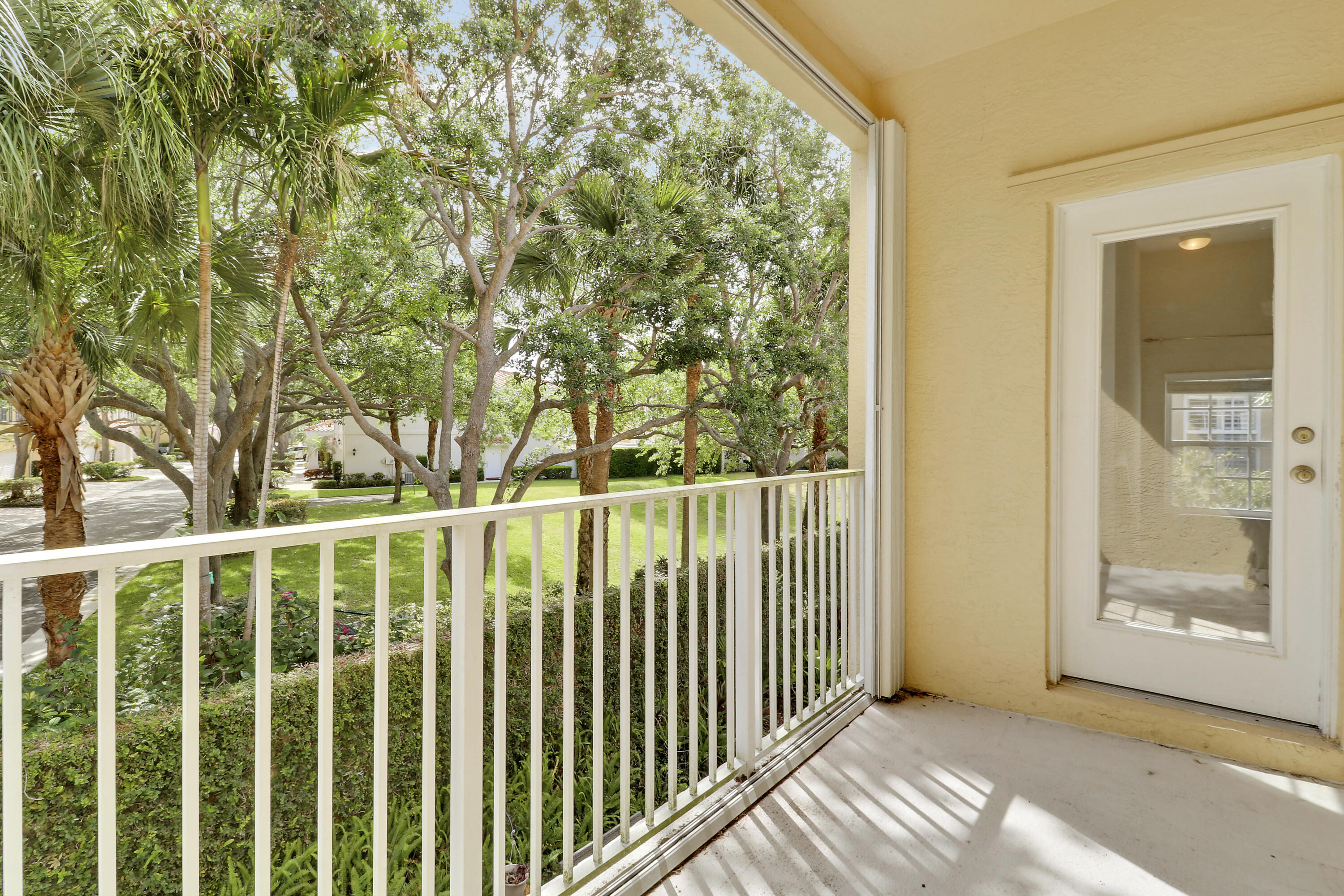 104 Lighthouse Circle, Unit H2 Tequesta, FL 33469 - Photo 30 of 45 a view of a porch