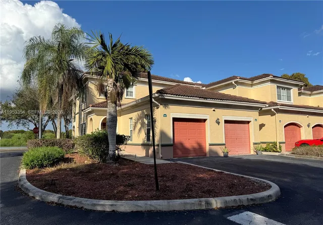 $2,700 | 2557 Centergate Drive, Unit 101, Miramar, FL 33025