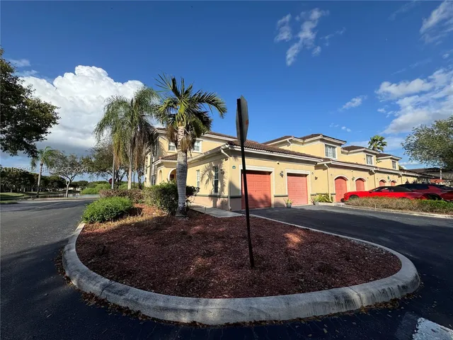 $2,700 | 2557 Centergate Drive, Unit 101, Miramar, FL 33025