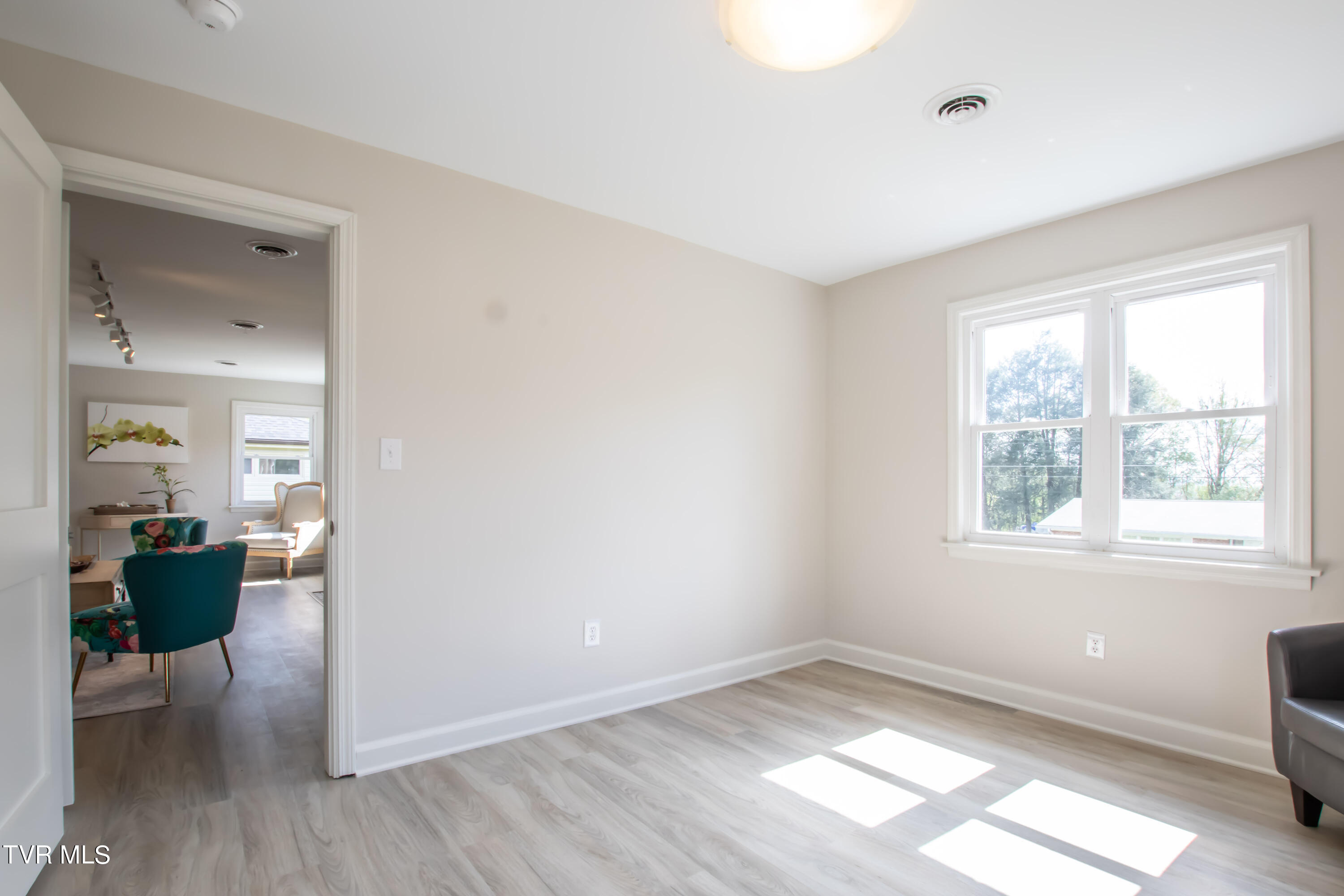 1313 Valley Drive Bristol, TN 37620 - Photo 13 of 41 Valley-34