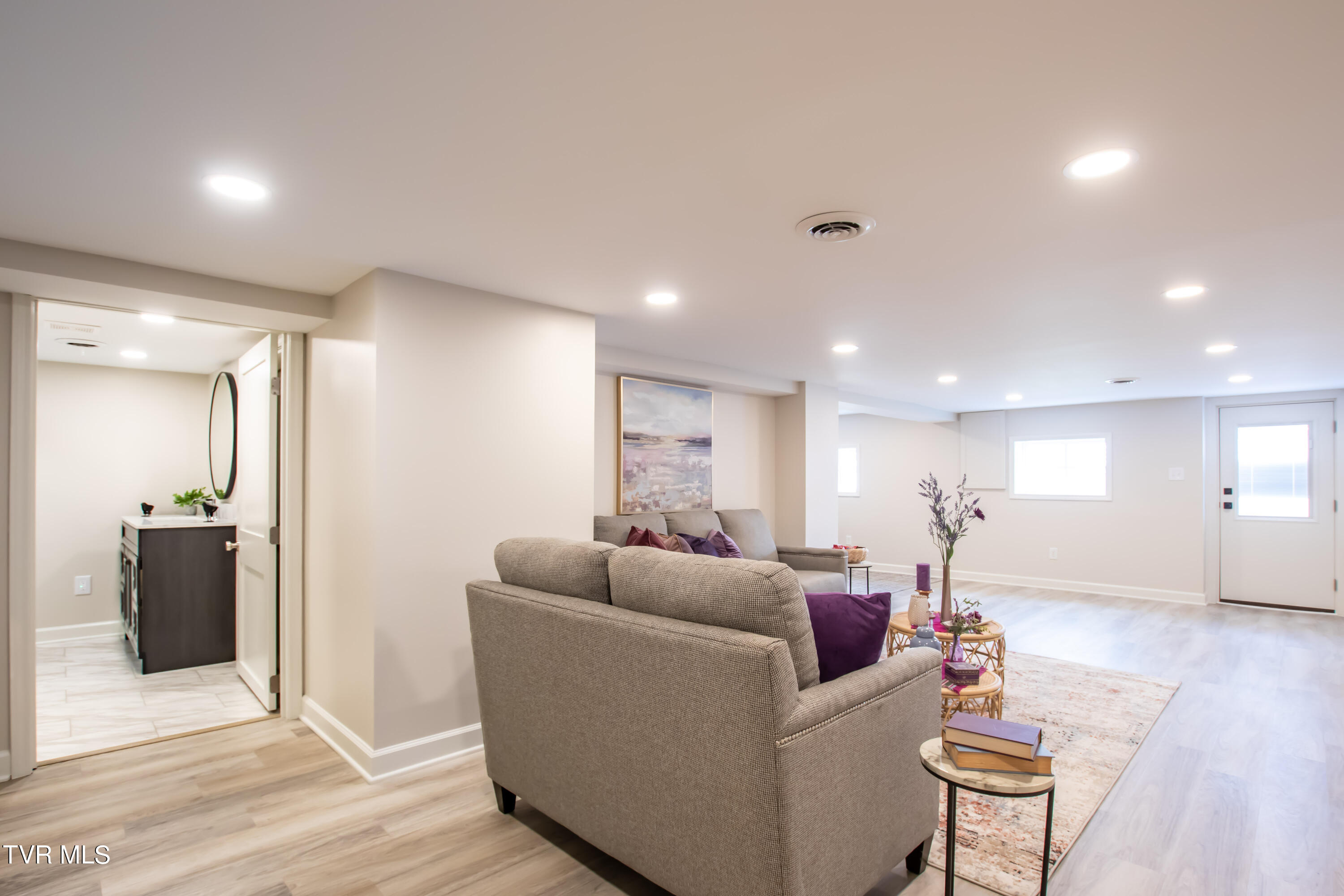 1313 Valley Drive Bristol, TN 37620 - Photo 23 of 41 Valley-47