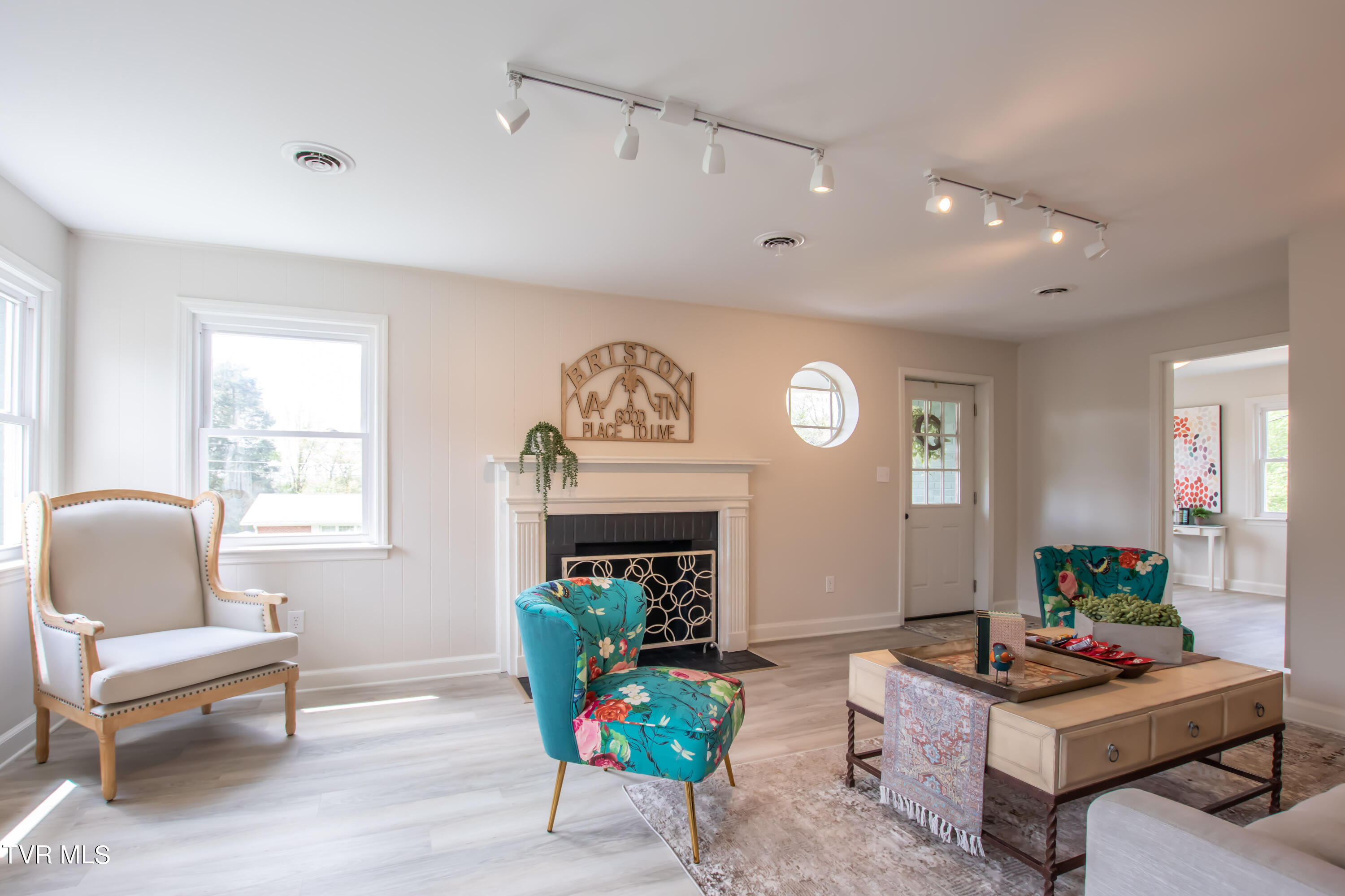 1313 Valley Drive Bristol, TN 37620 - Photo 4 of 41 Valley-30