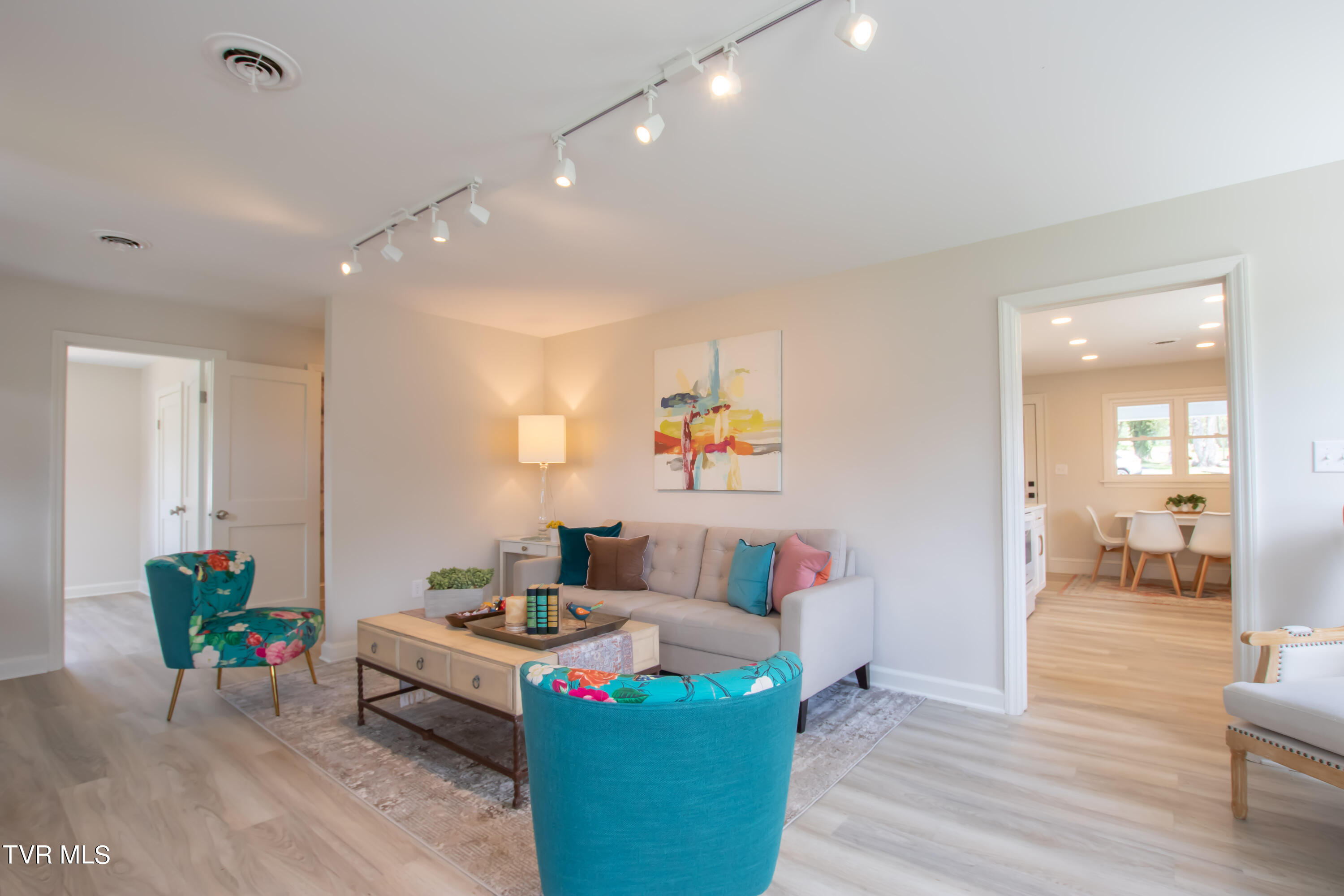 1313 Valley Drive Bristol, TN 37620 - Photo 5 of 41 Valley-31