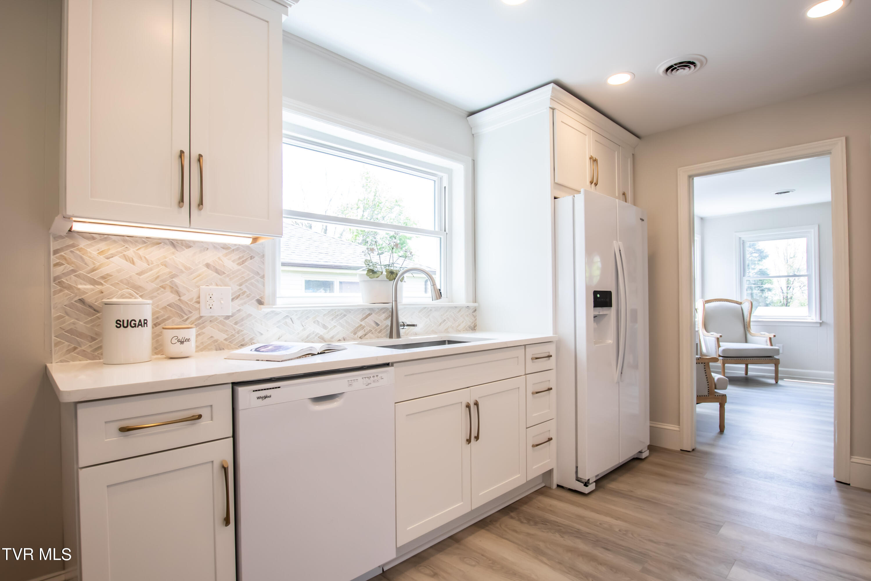 1313 Valley Drive Bristol, TN 37620 - Photo 6 of 41 Valley-24