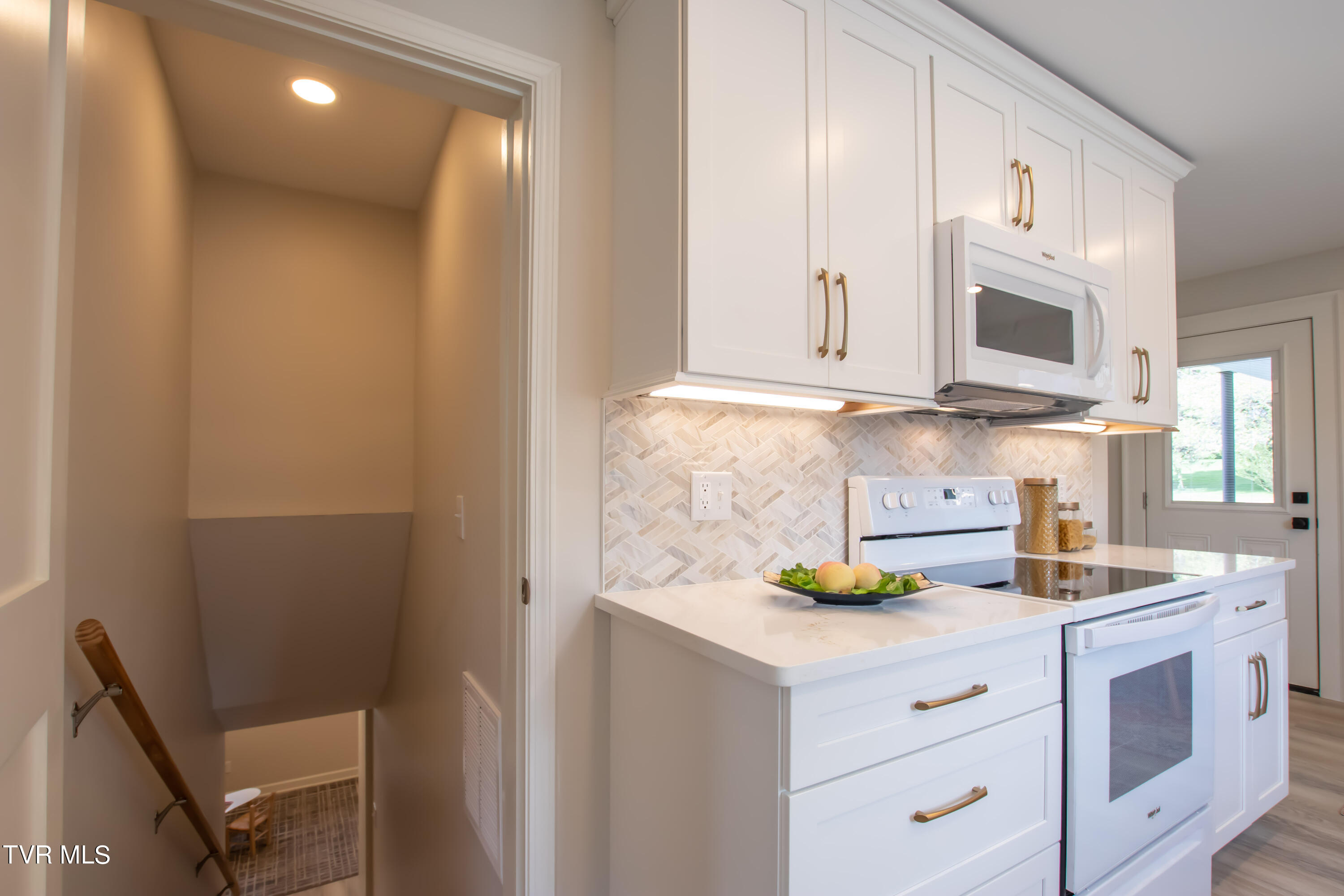 1313 Valley Drive Bristol, TN 37620 - Photo 9 of 41 Valley-29