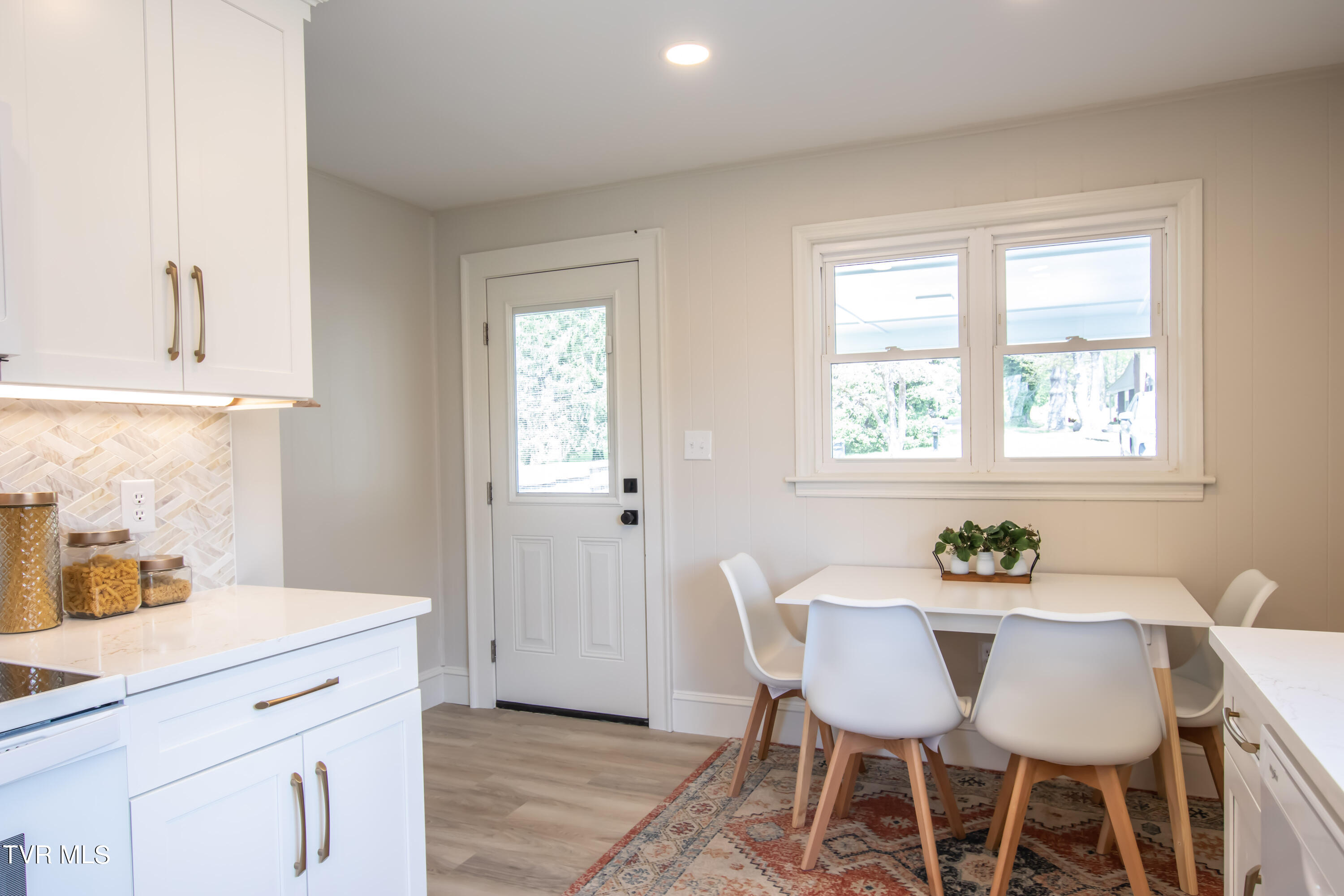 1313 Valley Drive Bristol, TN 37620 - Photo 10 of 41 Valley-27