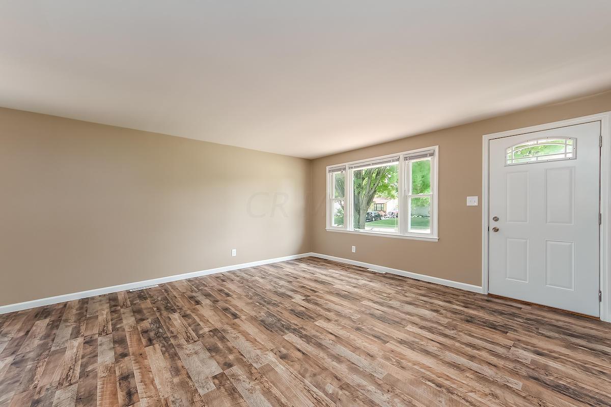 2054 Case Road Columbus, OH 43224 - Photo 4 of 34