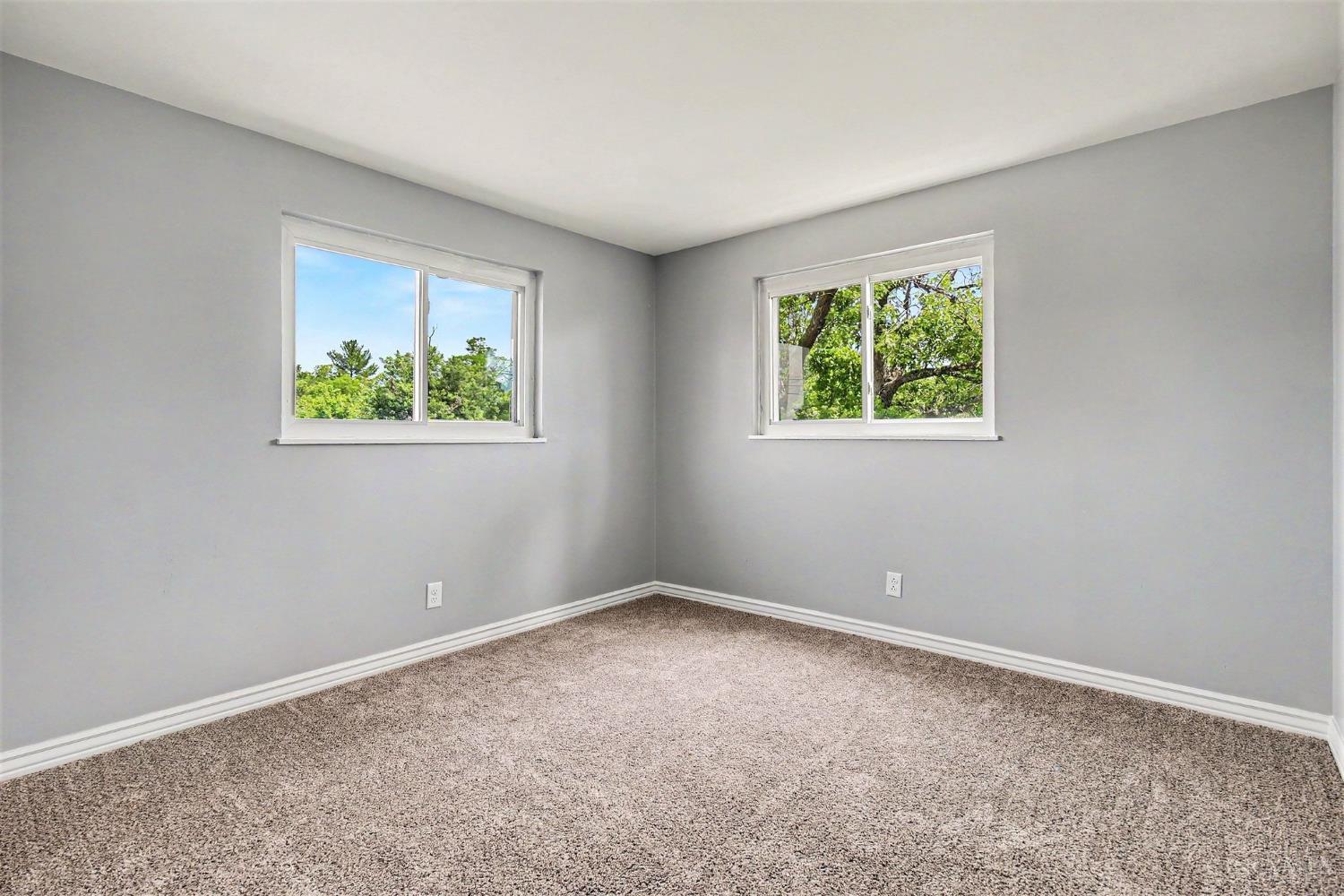 6004 Snyder Road Cincinnati, OH 45247 - Photo 14 of 35