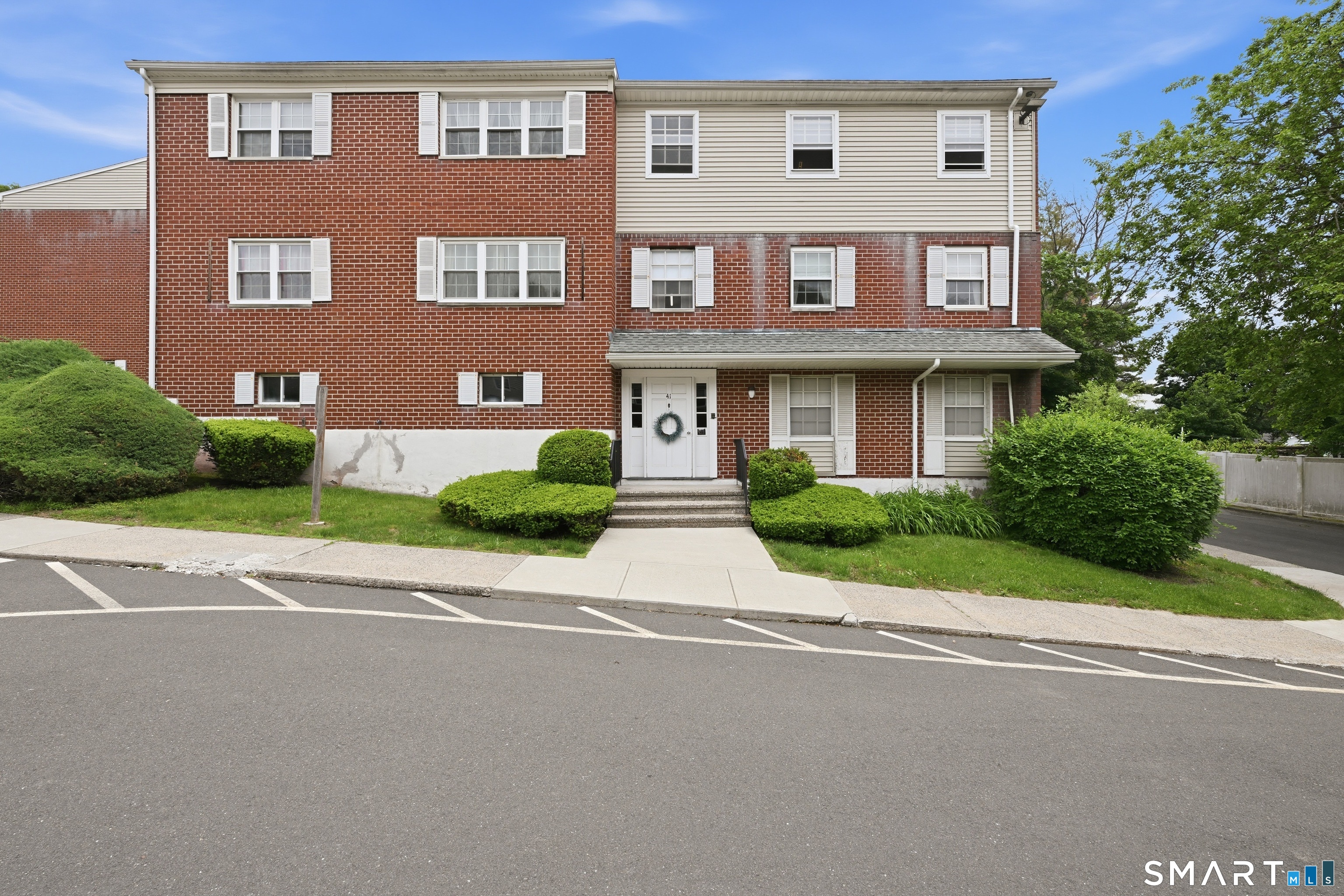 50 Greenhouse Road, Unit 41D Bridgeport, CT 06606 - Photo 2 of 20 a front view of a house with a yard and a garage