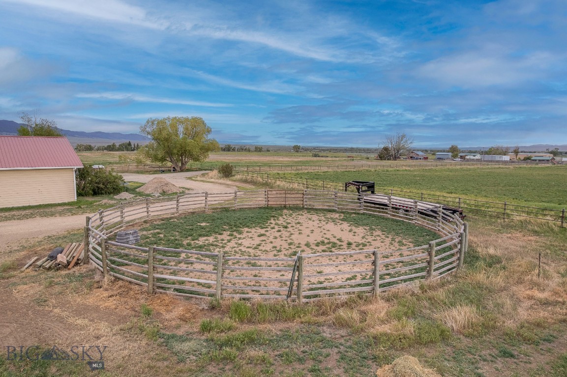 868 Middle Road Twin Bridges, MT 59754 - Photo 44 of 48 round pen