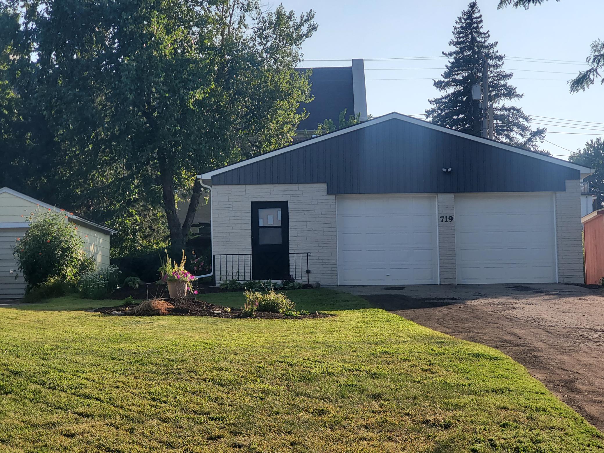 719 North Spring Street New Ulm, MN 56073 - Photo 1 of 17 Gallery Image 1