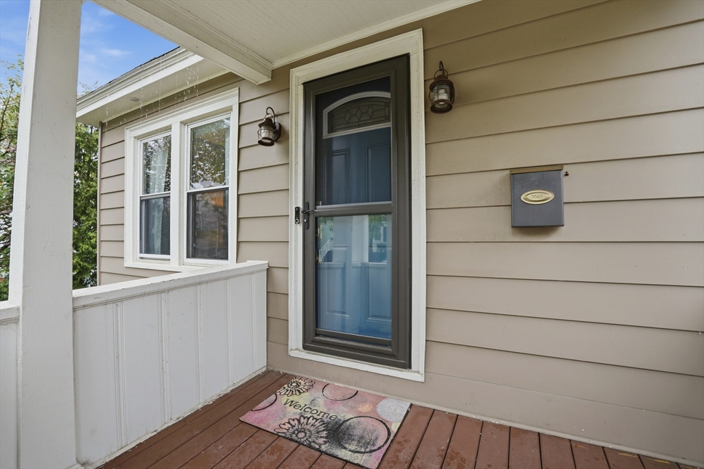 8 Carver Street Worcester, MA 01604 - Photo 4 of 28