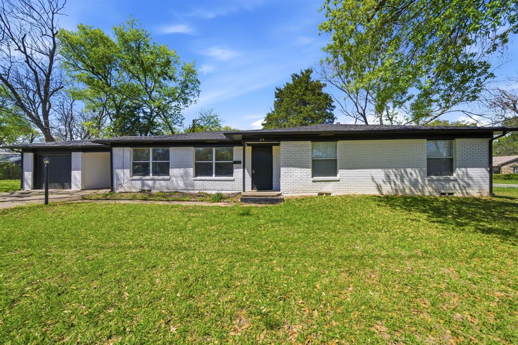 619 9th Street Terrell, TX 75160 - Photo 2 of 24 a front view of house with yard and green space