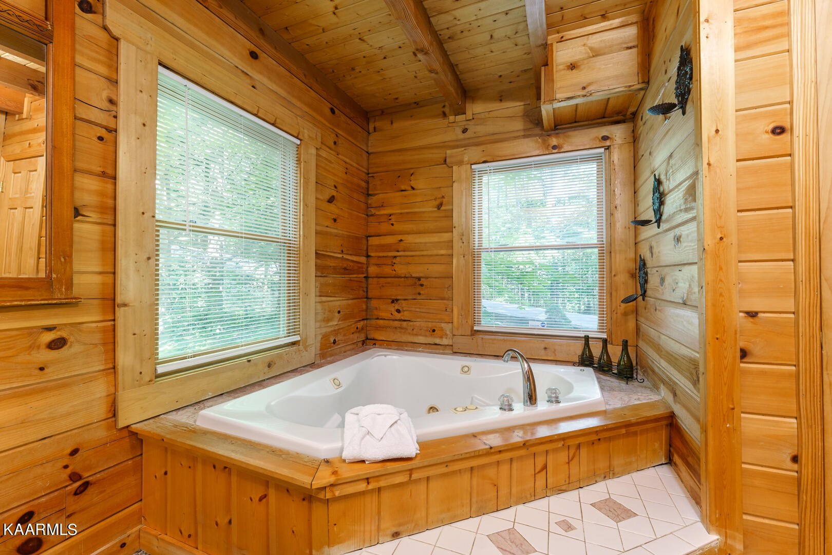 219 Edens Way Sevierville, TN 37876 - Photo 13 of 29 a bathroom with a tub and shower