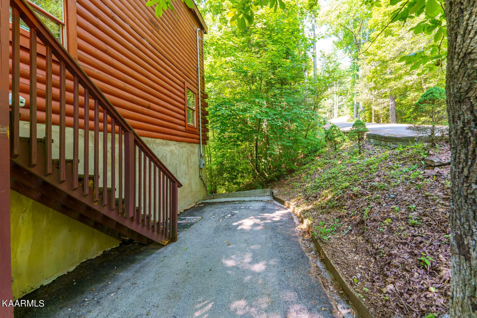 219 Edens Way Sevierville, TN 37876 - Photo 27 of 29 a view of a pathway with a backyard