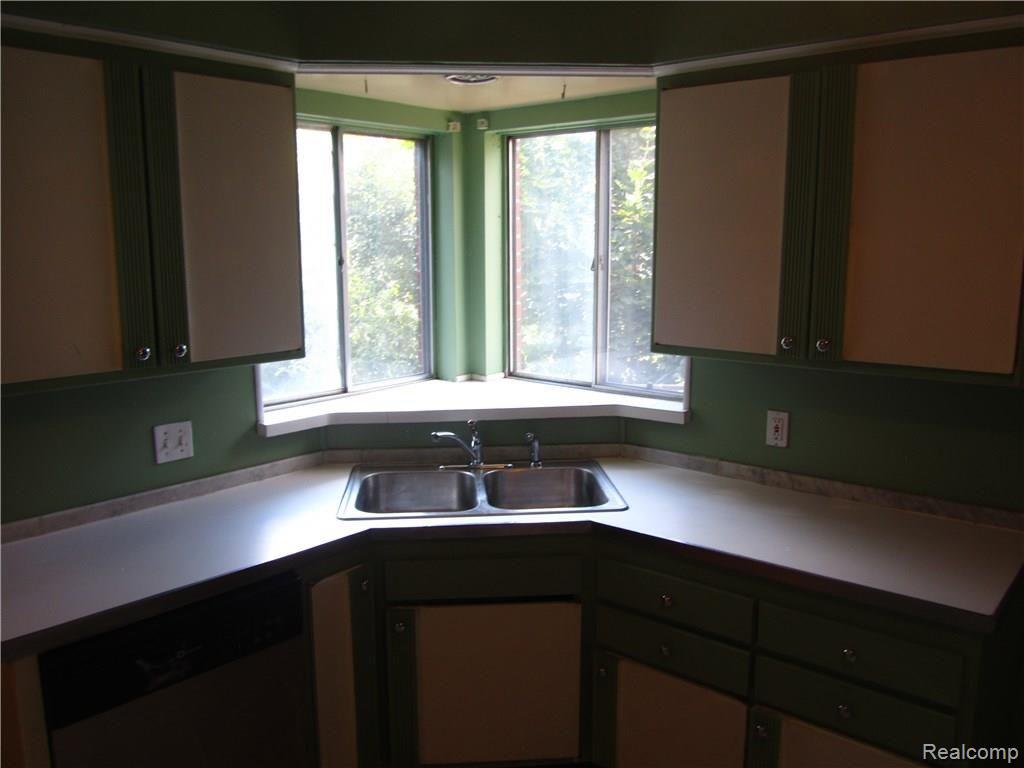 14211 Inkster Road Livonia, MI 48154 - Photo 14 of 24