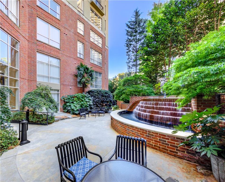 2626 Peachtree Road Northwest, Unit 412 Atlanta, GA 30305 - Photo 37 of 38 a view of a chairs and table in the patio