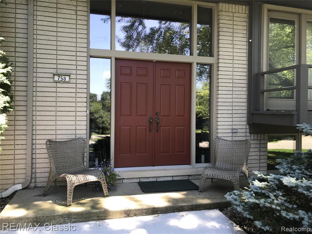 758 Ironstone Drive Rochester Hills, MI 48309 - Photo 2 of 56