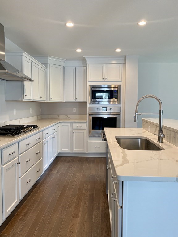 4 Alder Point, Unit 4 Westford, MA 01886 - Photo 4 of 32